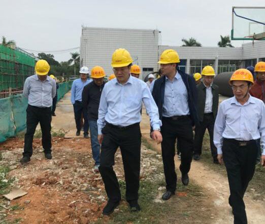 2蔡锦军率队深刻北郊水厂工地现场；蒲茉 摄.jpg