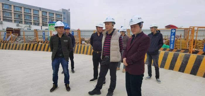 4.1领导现场。侯健杰 摄 (2)700.jpg