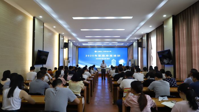 猎旖均讲话。李立云 摄.jpg