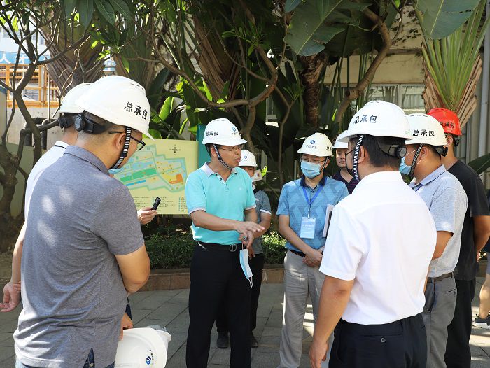 陈祖训询问项目进度。 李立云 摄.JPG