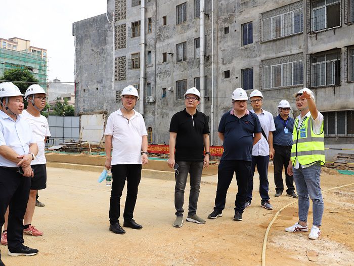 查抄现场。侯健杰 摄.JPG