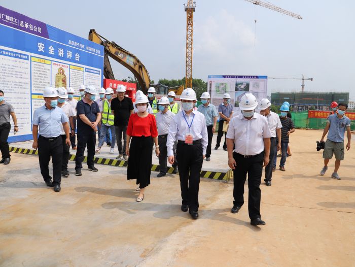 调研现场。侯健杰 摄.jpg