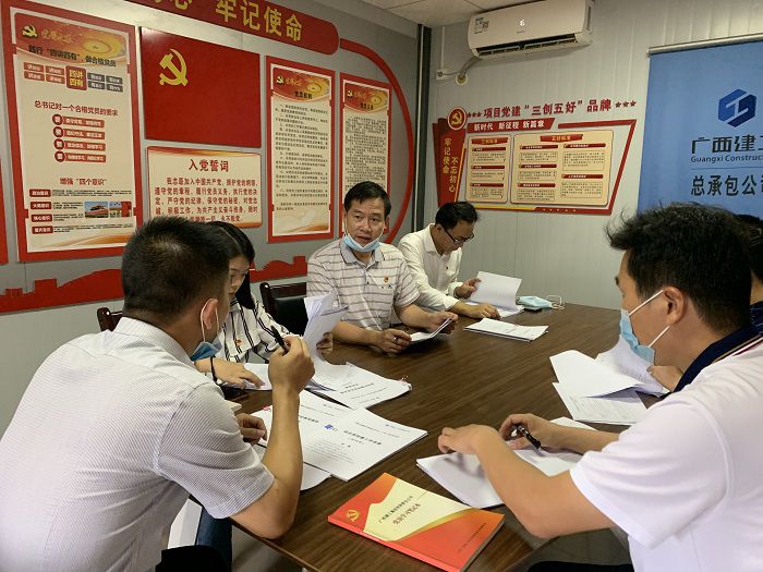 查抄组查抄资料。 刘萌萌 摄.jpg