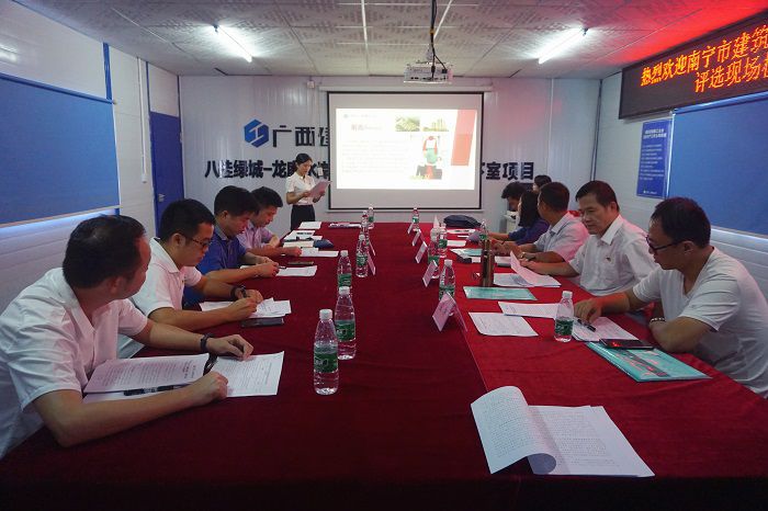 查抄组听取工作汇报。谢微旋 摄.JPG