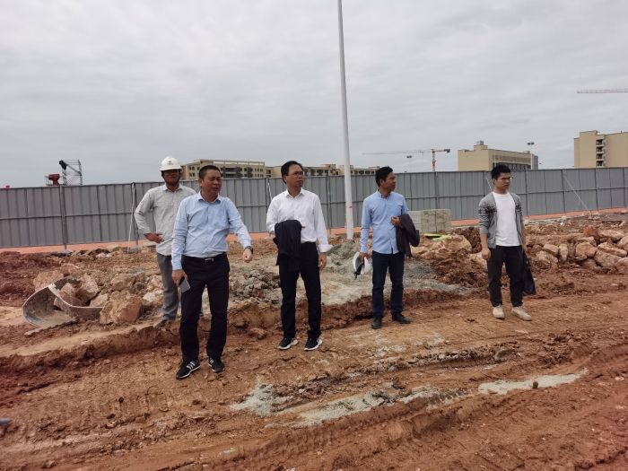 63陈祖训查抄3标段图书馆地下室的土方开挖情况；评锥 摄.jpg