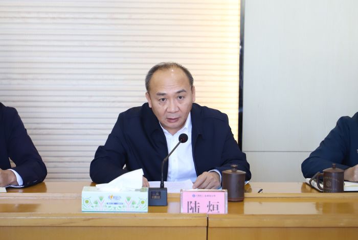 陆烜通报集团会议心灵。郑诗宝 摄.jpg