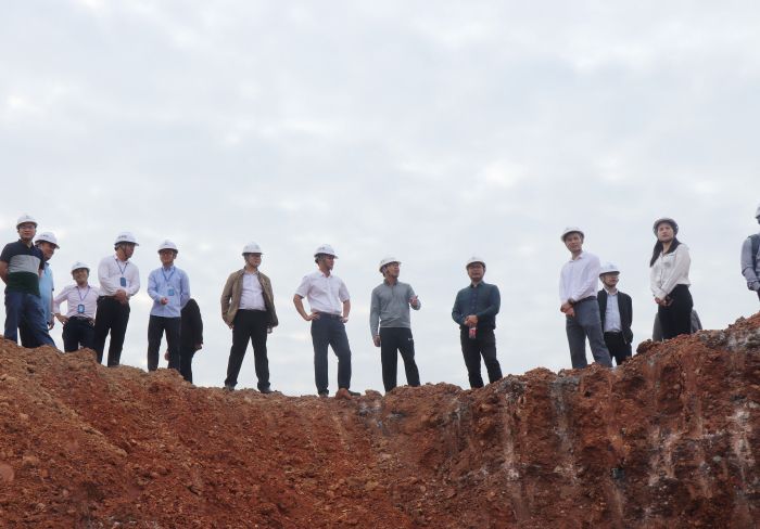 实地调研。 杨俊峰 摄.jpg