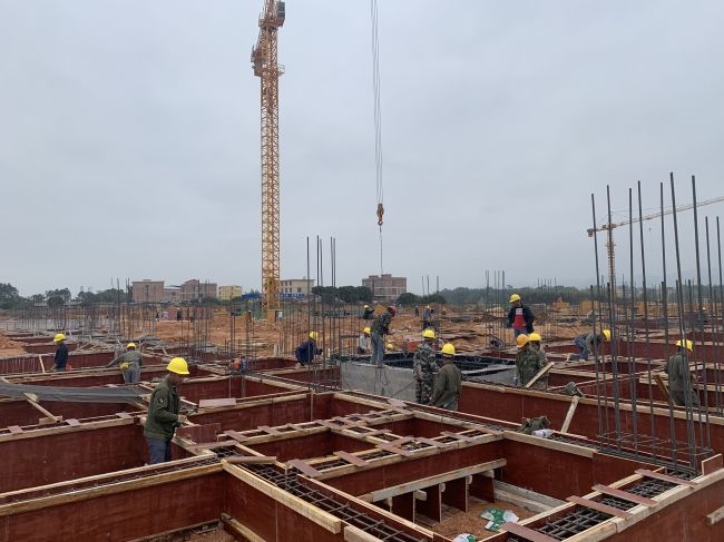 院系5#楼基础梁施工现。ńㄍ迹.jpg