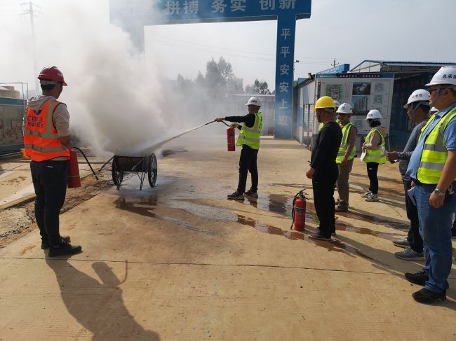6.1  火警变乱接济演练现场。宁祥江 摄.jpg