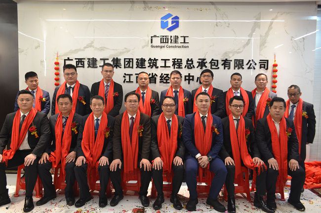 集体合照。关业芳 摄（建图）.jpg