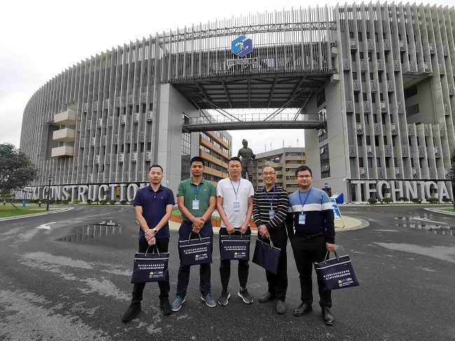 2毕业合影。王家斌 摄（建图）.jpg