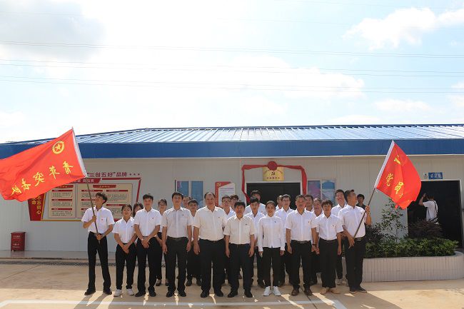 合影留想。张钊林 摄（建图）.jpg