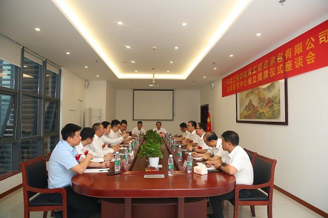 座谈会现场。杨桂峰 摄（建图）.jpg