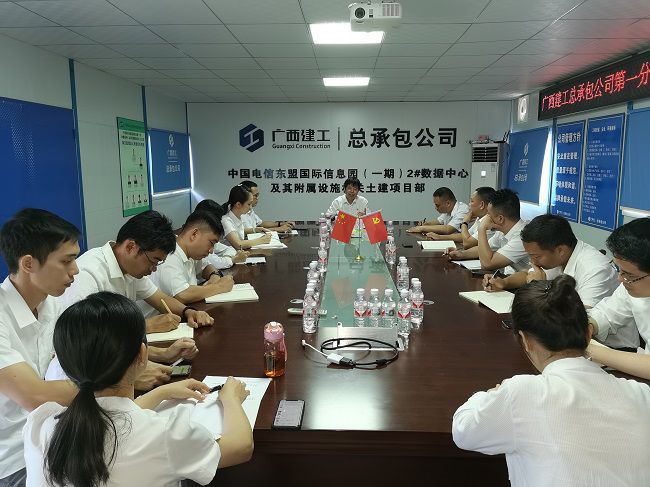 上党课现场。韦文 摄（建图）.jpg