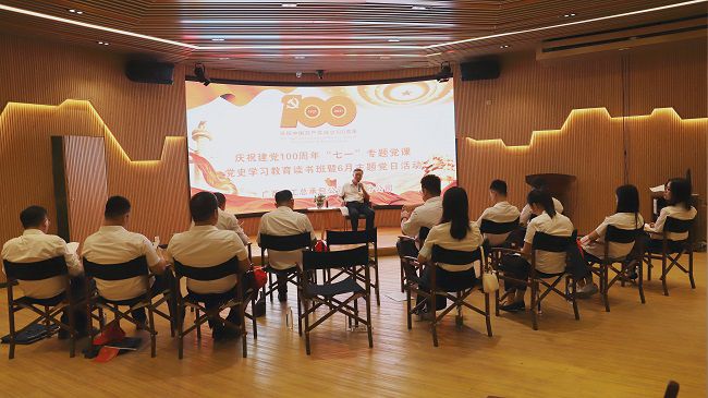 党课现场。卢勤 摄（建图）.jpg