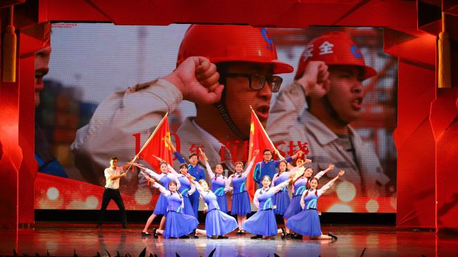 公司原创快板剧《红色心灵来领航》。李立云 摄.jpg