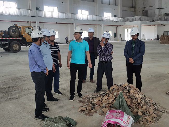 现场领导工作。梁宏宇 摄（建图）.jpg