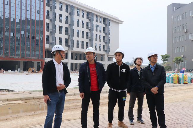 陈祖训到交院项目查抄领导。 周煜川 摄（建图）.jpg