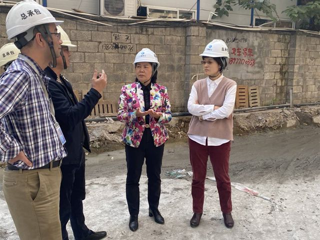 骆春燕在项目查抄领导。商秋劲 摄（建图).jpg