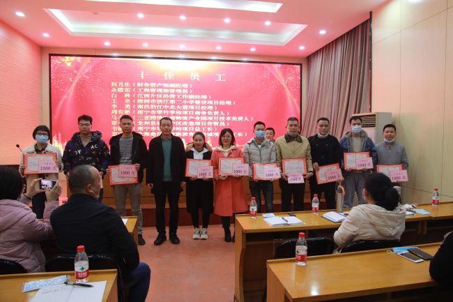 赞美优良员工。梁红玉 摄（建图）.jpg