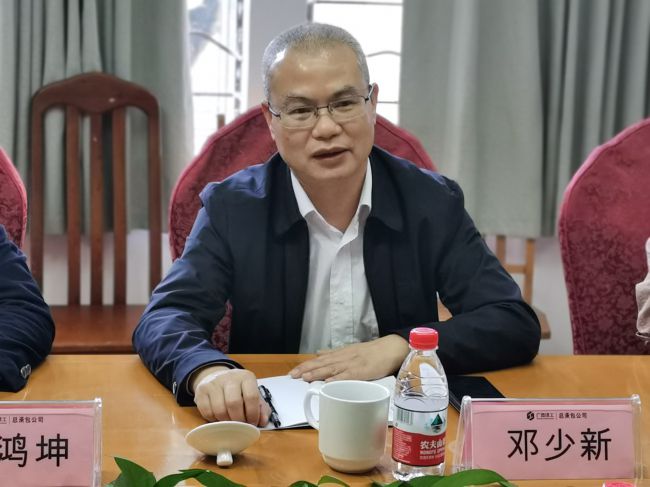 邓少新在三分公司调研。梁红玉 摄（建图）.jpg