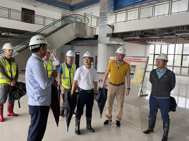 邓少新带队到广西工商职业技术学院项目查抄。卢丽君 摄（建图）.jpg