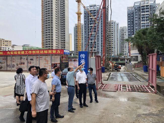 查抄施工现场。龚媚媚 摄（建图）.jpg