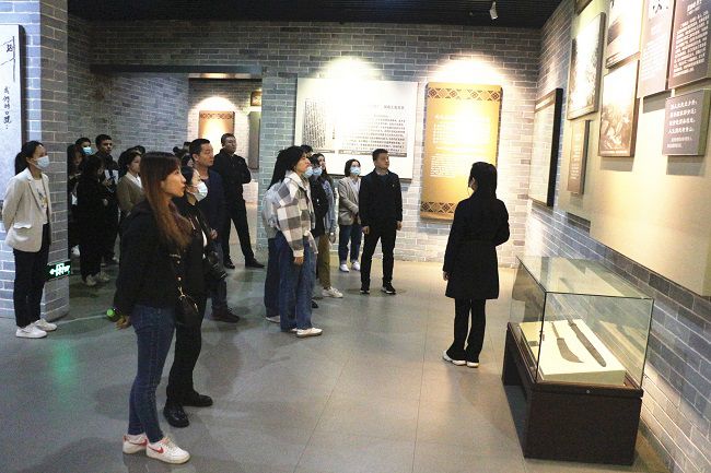 参观现场。张钊林 摄（建图） (2).jpg