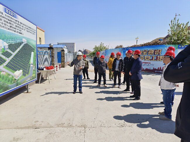 听取项目汇报。关惠琳 摄（建图）0.jpg