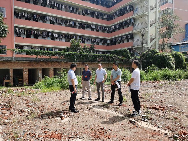 调研现场。卢芳 摄（建图）.jpg