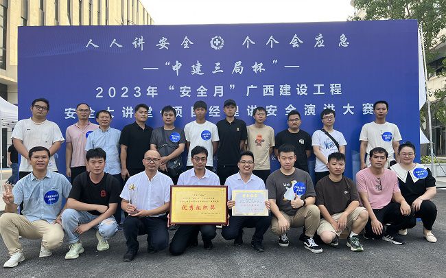 参赛选手及啦啦队合影；畦￡ 摄（建图）.jpg