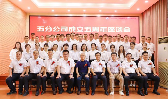 合影。杨钰 摄（建图）.jpg