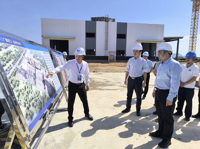 蓝海鹏在项目现场。江家兵摄（建图） (1).jpg