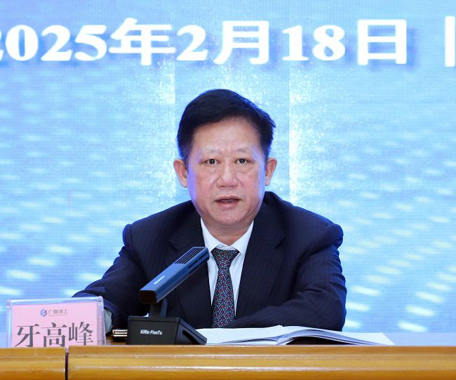 牙顶峰讲话  原图.jpg