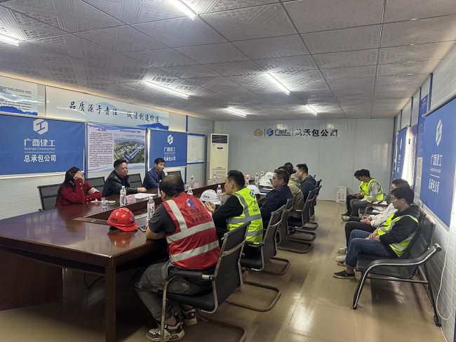 总结会现场 建图.png